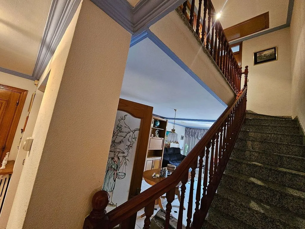 Toad - Terraced House with Balcony in Olot