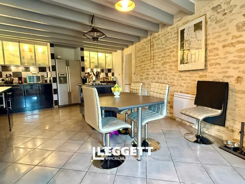 Salle à manger - Maison en Pierre avec Piscine à Marnes