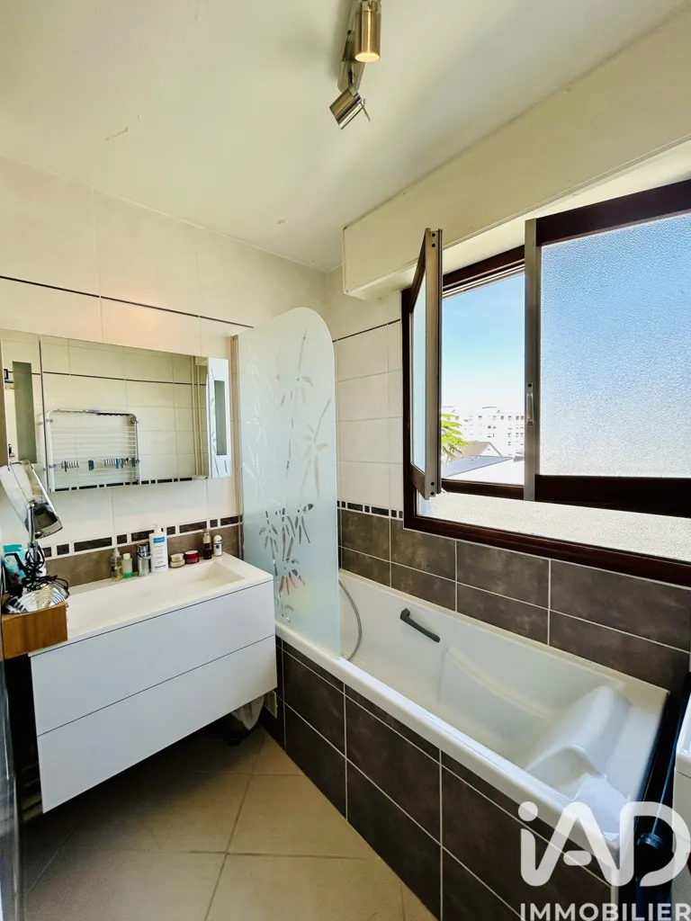 Salles de bain - Appartement T3 avec Balcon et Parking à Orléans