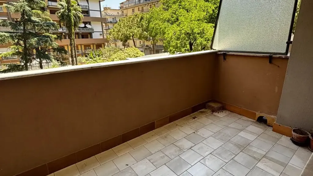 Balcon - Spacious Apartment with Balcony in Palermo