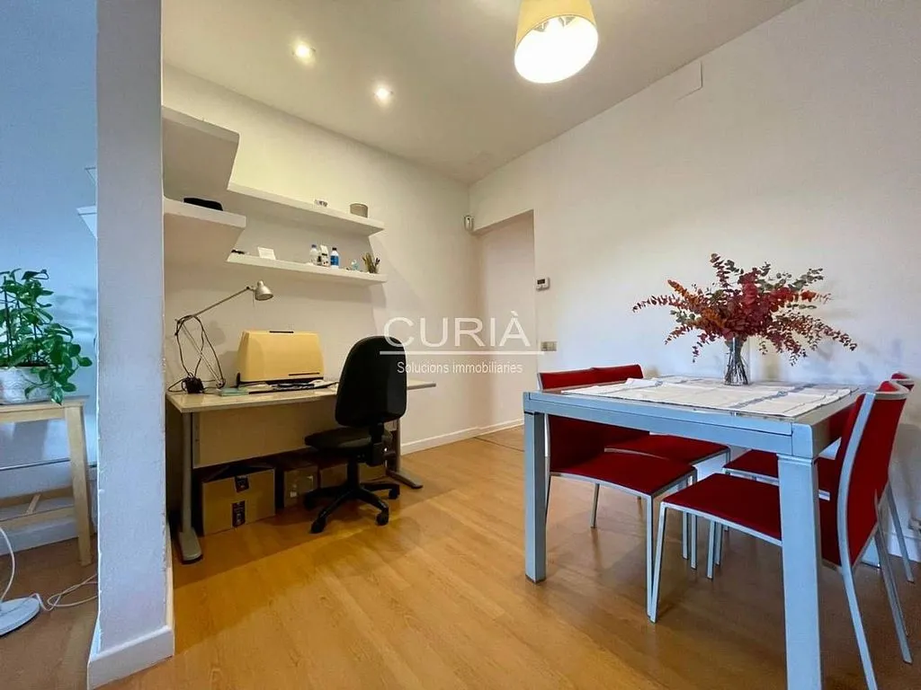 Office - Bright Apartment with Balcony in Historic Centre