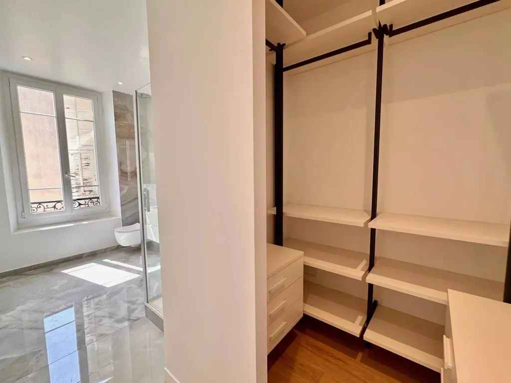 Pièces - Appartement Rénové avec Vue Panoramique à Nice
