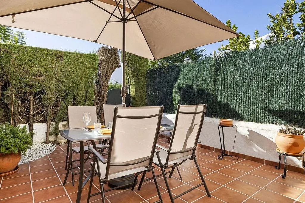 Terrace - Semi-Detached House with Pool in Bel Air