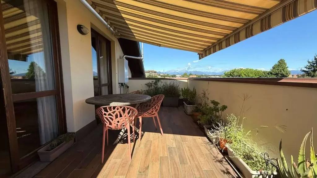 Balcon - Penthouse with Panoramic Terrace in Cantù