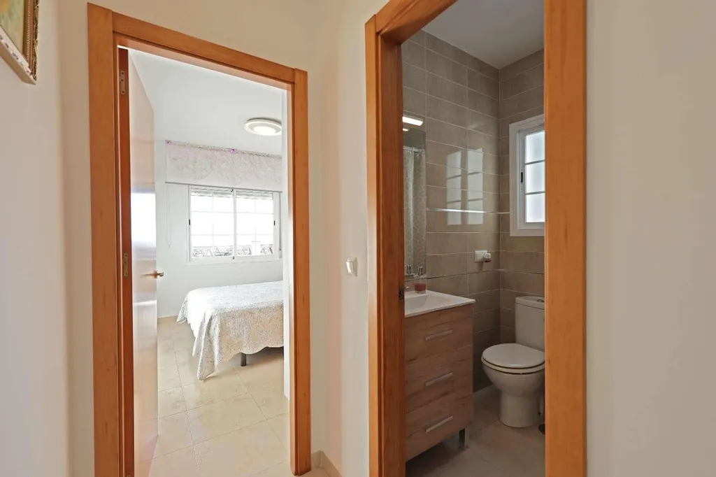 Vannitoad - South-Facing Villa with Sea Views in Torrox Park