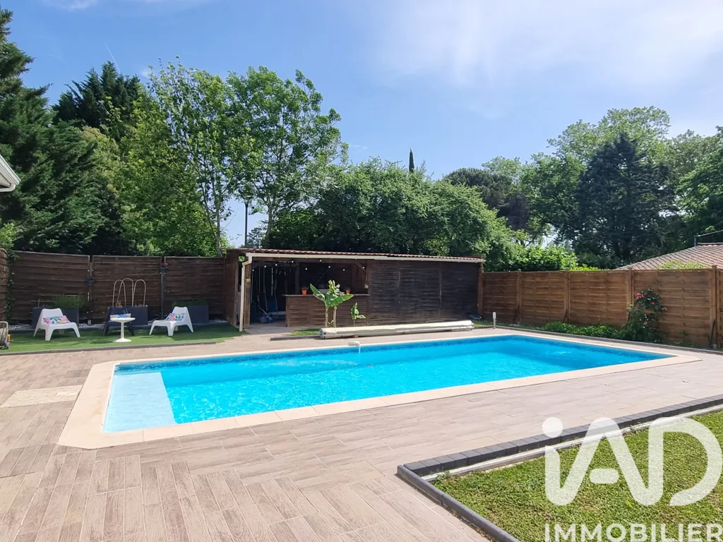 Piscine - Maison de Plain-Pied avec Piscine à Saint-Jean