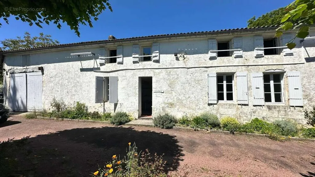 Extérieur - Ensemble Immobilier avec Jardin à Chaniers