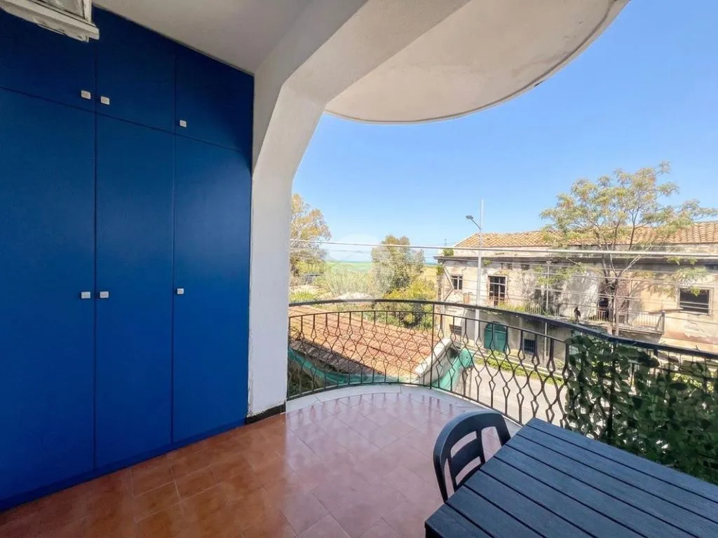 Rõdu - Multilocale with Sea View in Palermo