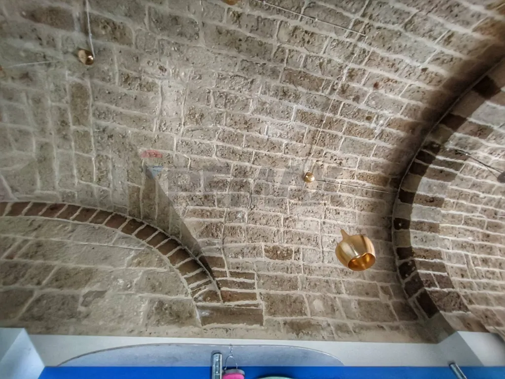 Pièces - Commercial Space with Vaulted Ceilings in Bari