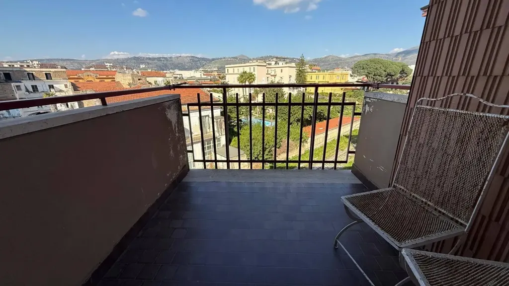 Balcon - Spacious Apartment with Balconies in Caserta