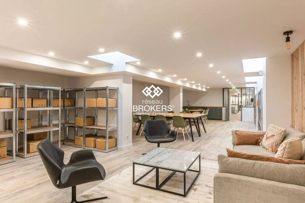 Séjour - Bureaux en Excellent État à Buttes-Chaumont, Paris