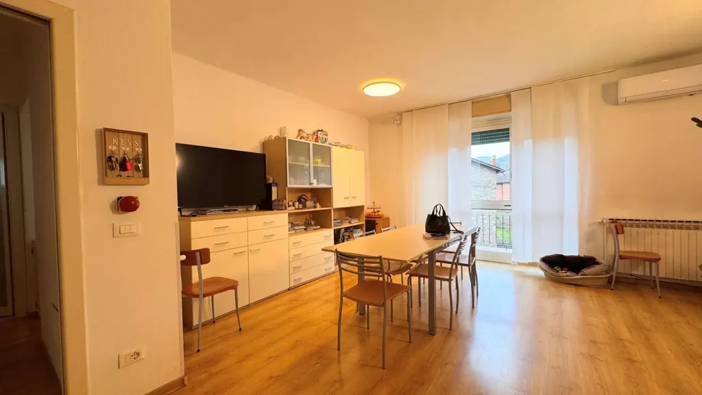 Soggiorno - Three-Room Apartment with Balcony in Breno