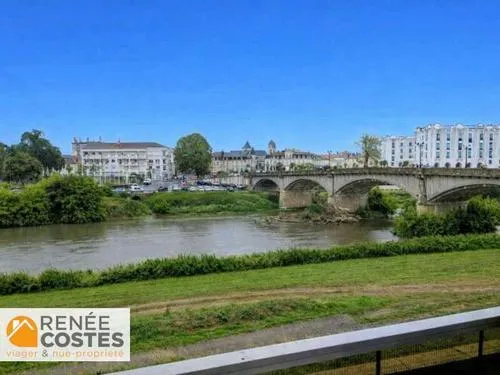City Centre Flat with Adour View in Dax