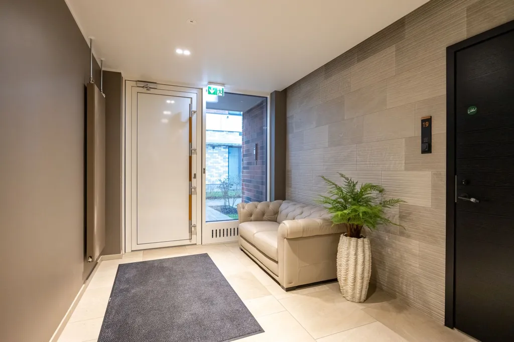 hallway_entrance