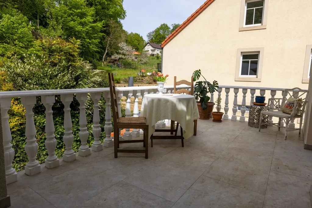 Balcone - Maison Jumelée with Forest View in Hostert