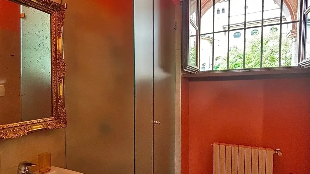 Salles de bain - Architecturally Unique Ground Floor Apartment in Piacenza