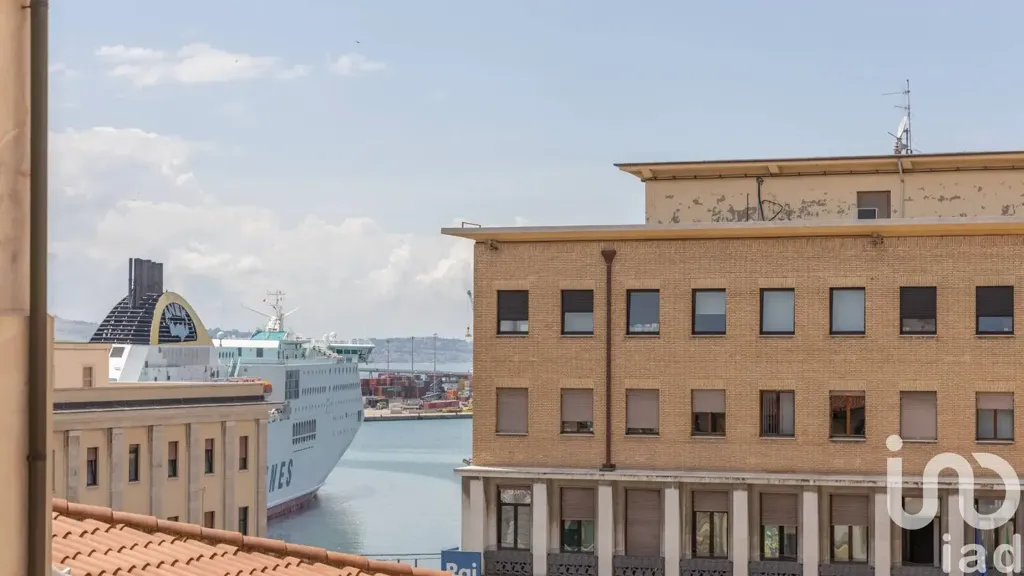 Balcon - Historic Apartment with Artwork in Ancona