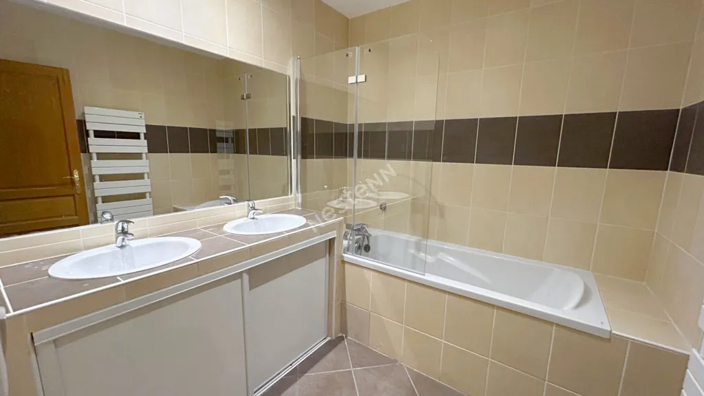 Vannitoad - Renovated T5 Apartment with Garage in Lyon 5ème