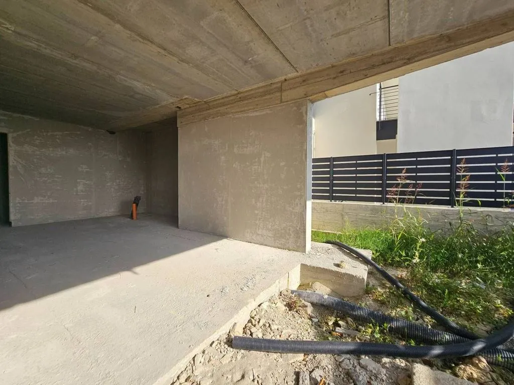 Garage - Luxury Villa with Panoramic View in San Paolo d'Argon