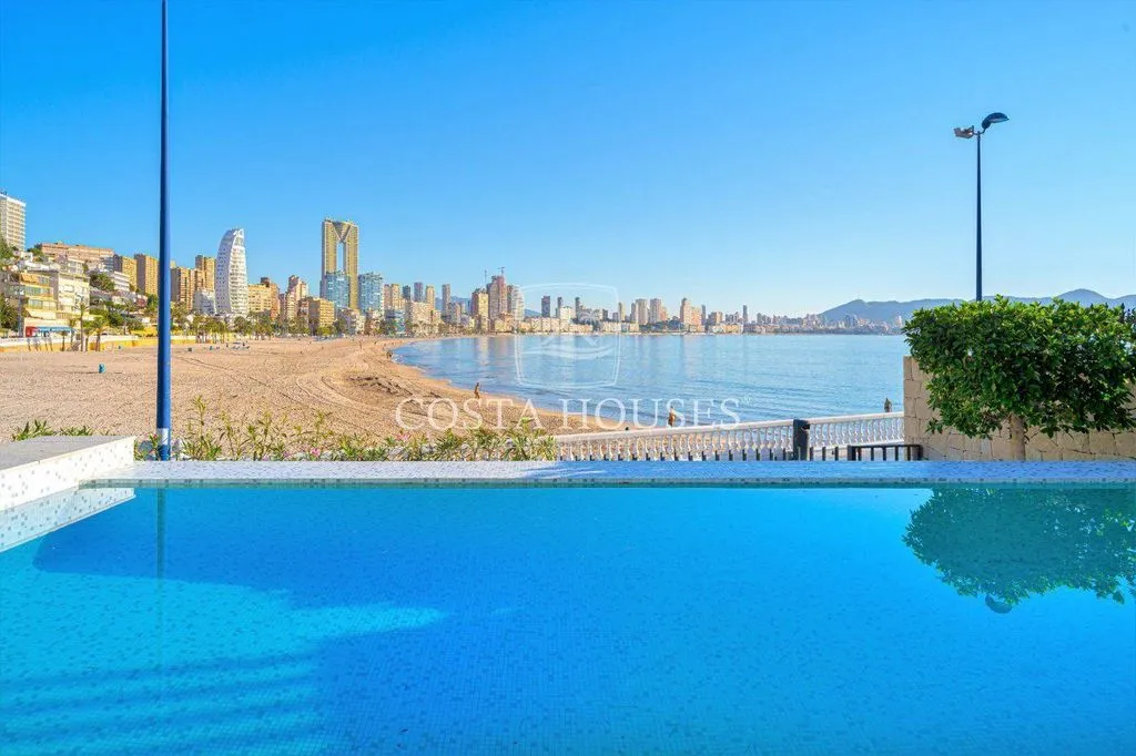 Pool - Luxury Penthouse with Sea View in Benidorm