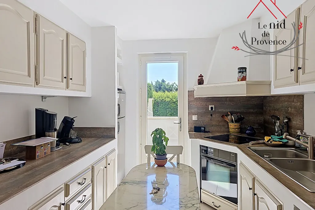 Köök - Renovated Villa with Pool in Velleron