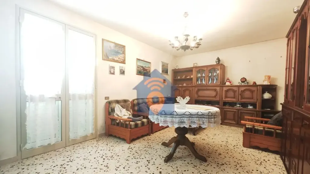 Söögituba - Apartment with Bus Stop Access in Castelvetrano