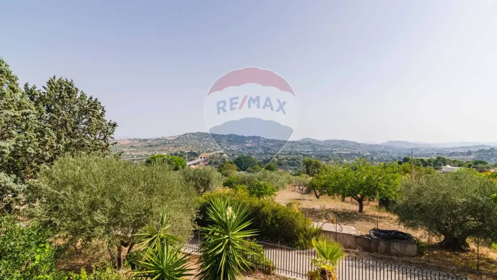 Jardin - Bifamiliar Villa with Garden in Caltanissetta