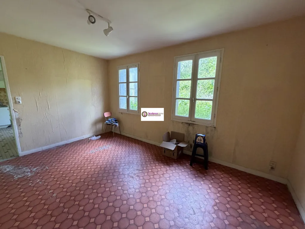 Pièces - Maison de Ville à Rénover avec Jardin