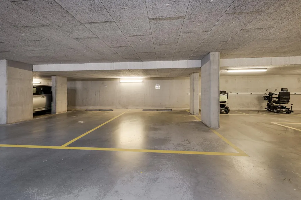 Garage - Flat with City View in Haarlem