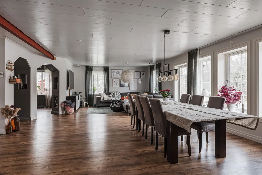 Söögituba - Spacious Villa with Large Garage in Kisa