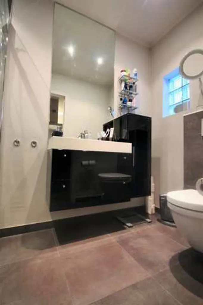 Vannitoad - Furnished Studio with Elevator in Antwerp