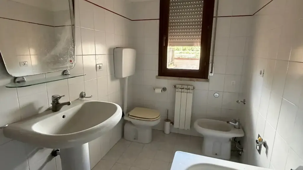 Salles de bain - Terraced Apartment with Garden in Prato