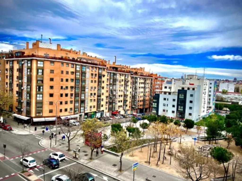 Välivaade - Reformed Flat with Balcony in Usera