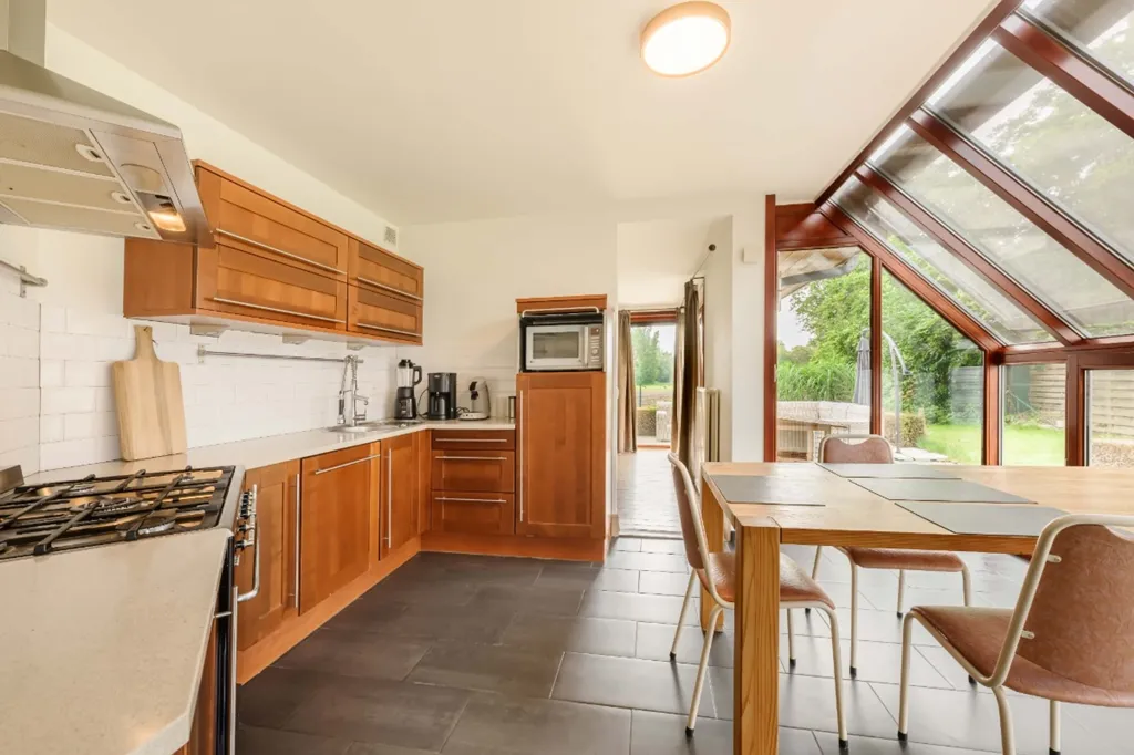 Cuisine - Maison avec Jardin et Vue Campagne à Zwevezele