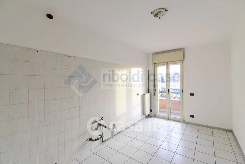 Toad - Four-Room Apartment with Balconies in Mariano Comense