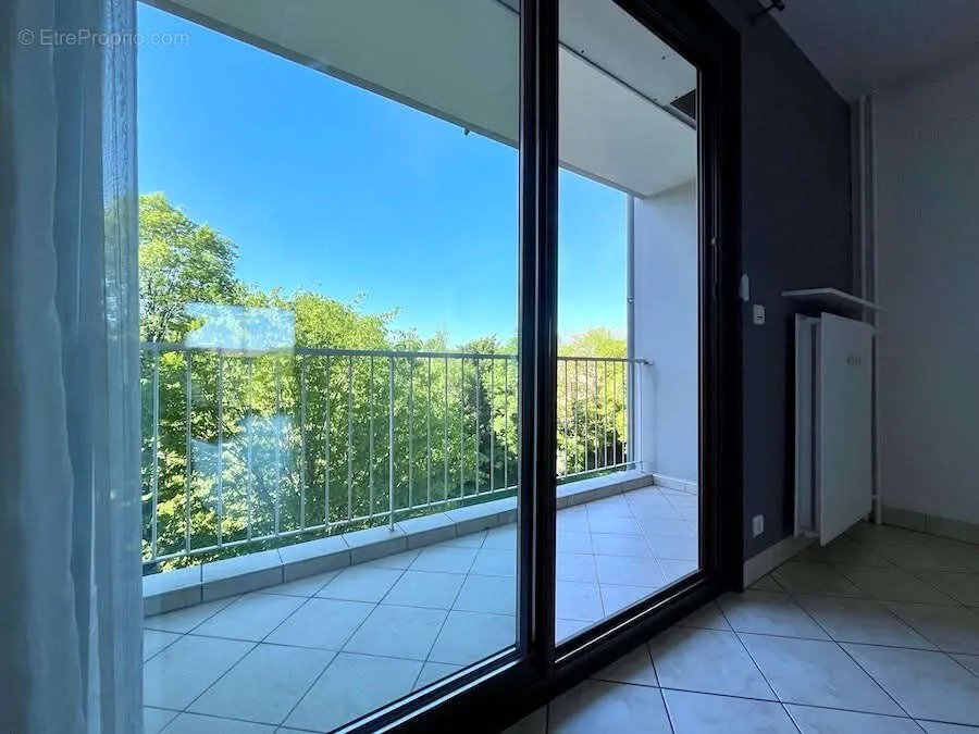 Balcon - Appartement Traversant avec Balcons à Seynod