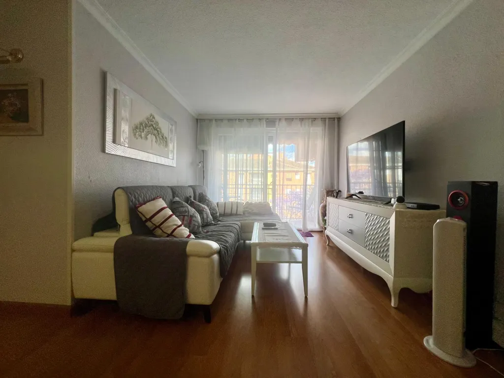 Soggiorno - Bright Apartment with Terrace in Parque Azahara
