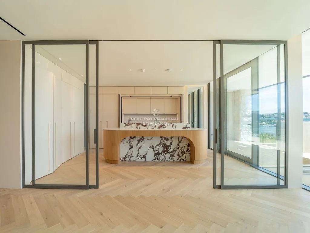 Esik - Luxury Apartment with River Views in Porto