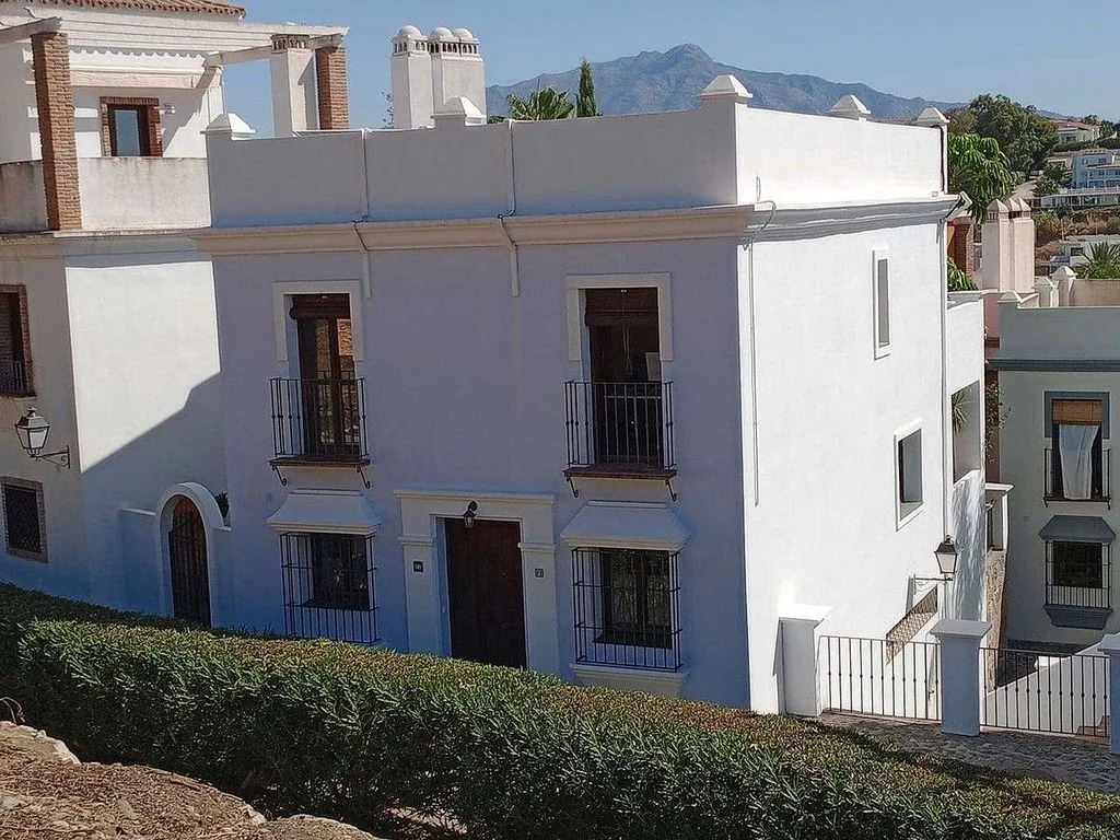 Välivaade - Semi-detached House with Pool in Estepona