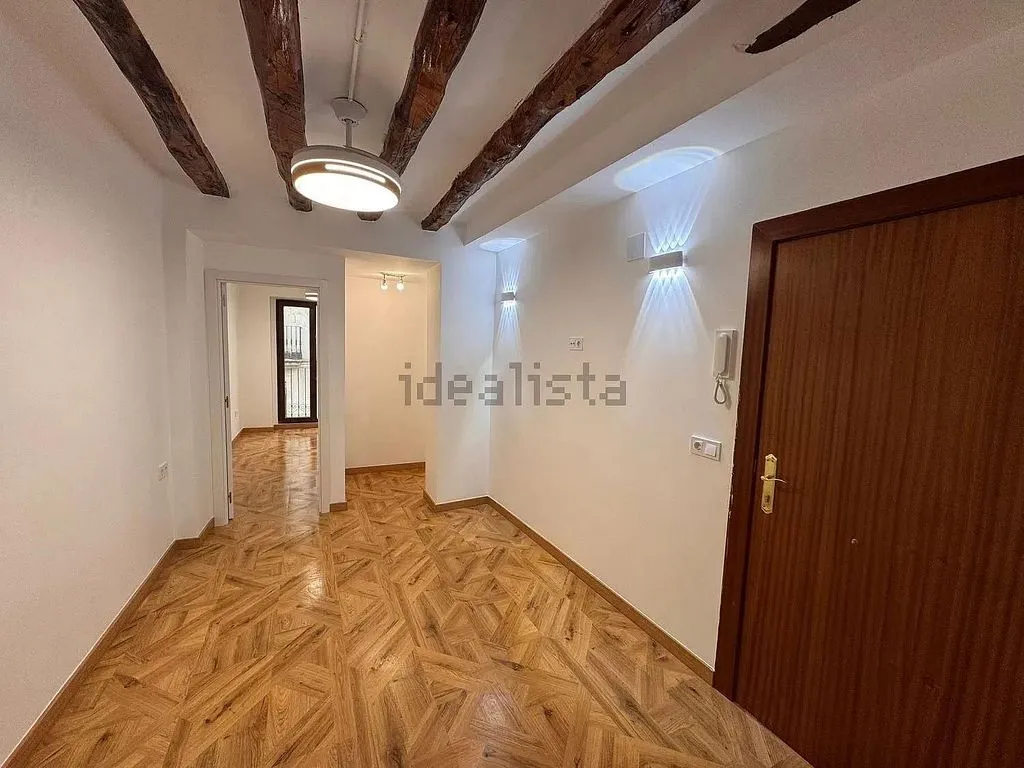 Esik - Modernised Flat with Balcony in Historic Centre