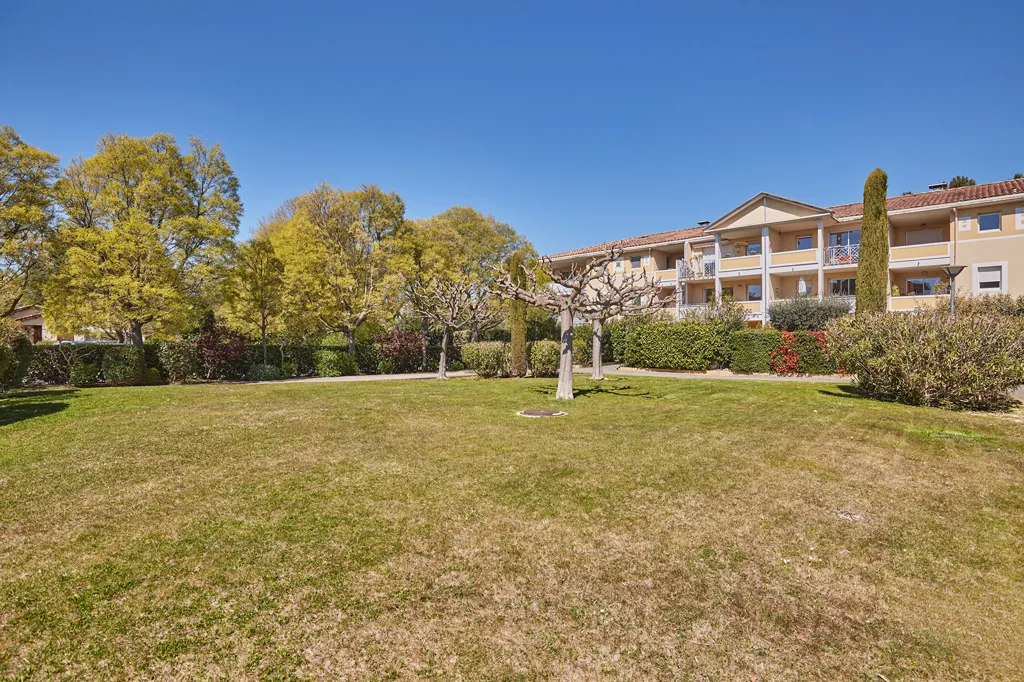 Jardin - Appartement Traversant avec Terrasse à Aix-en-Provence