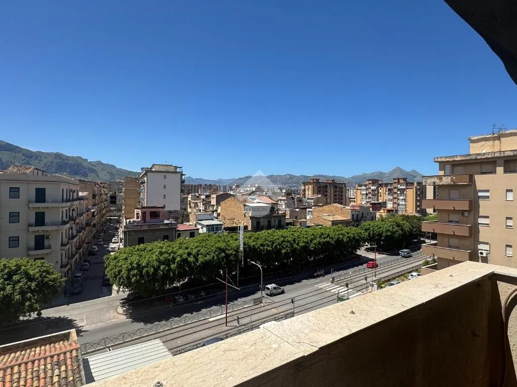 Balcony - Apartment with Balcony in Palermo Centre