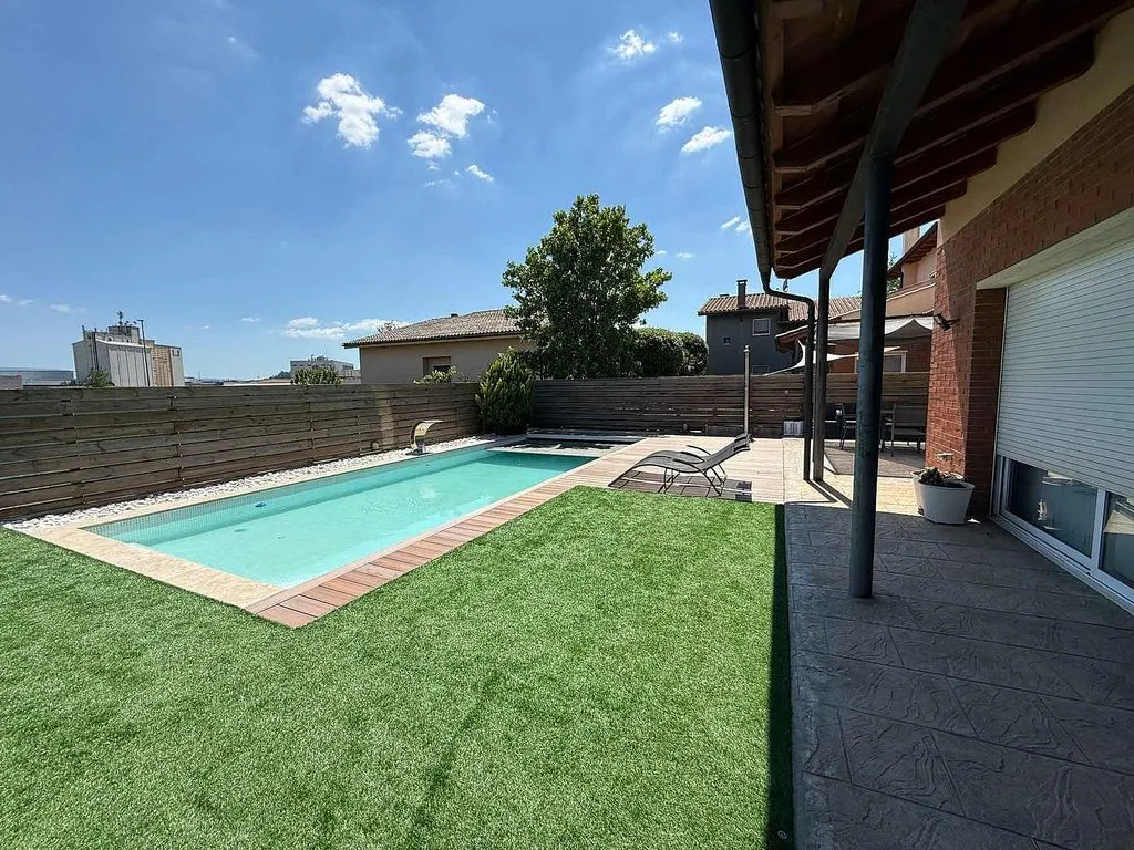 Piscine - Chalet with Pool and Terrace in Gurb