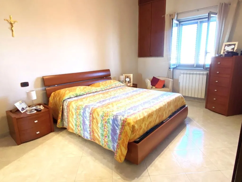Camere da letto - Appartamento con terrazzo in parco ad Acerra