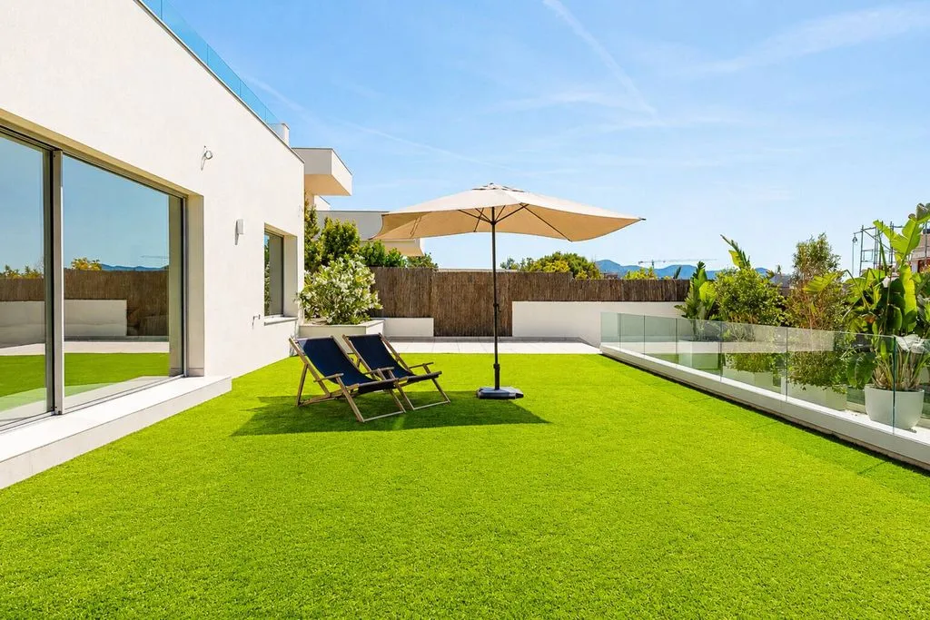 Jardin - Luxury Detached House with Rooftop Terrace in Sitges
