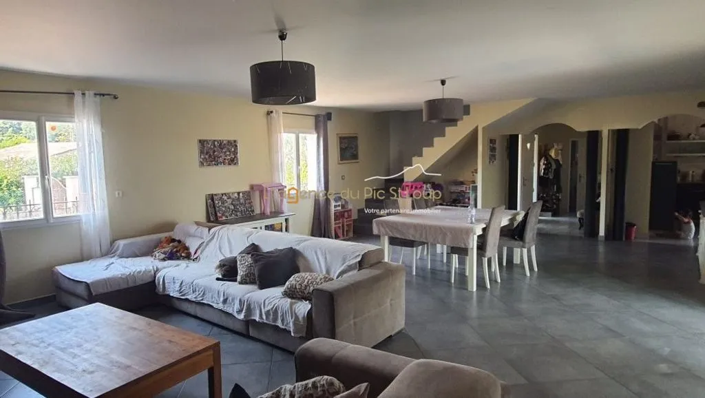 Elutuba - Spacious Villa with Panoramic View in Prestigious Area