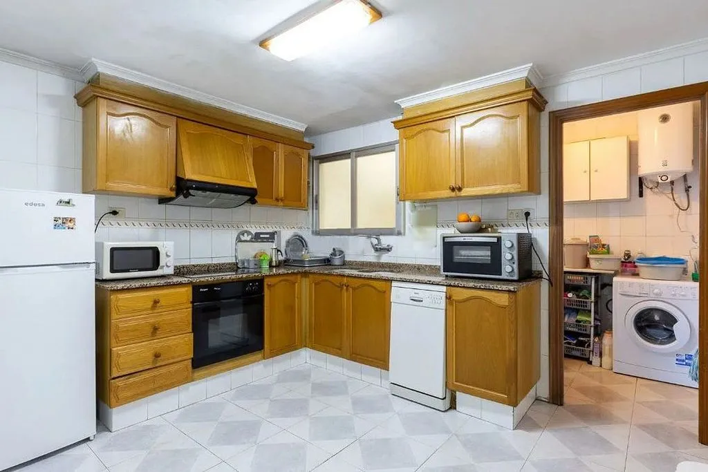 Köök - Spacious Flat with Balcony in Sueca