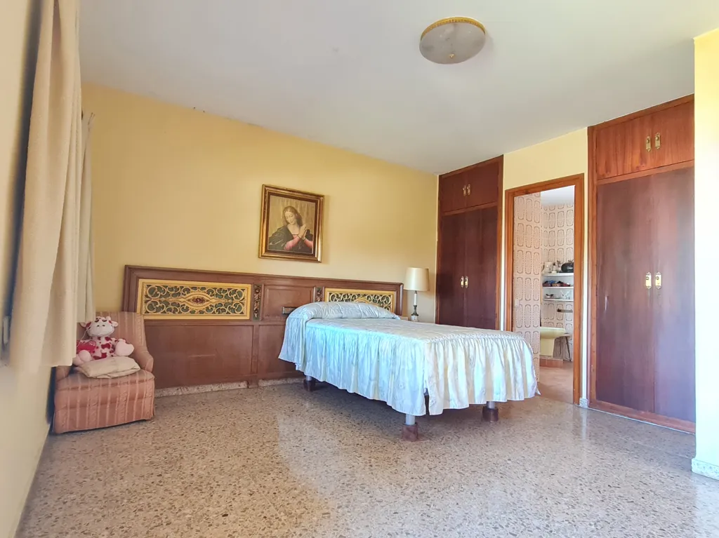 Chambres - Señorial Chalet for Renovation with Pool in La Cañada