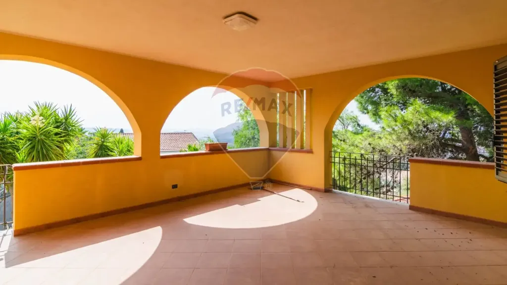 Terrasse - Bifamiliar Villa with Garden in Caltanissetta