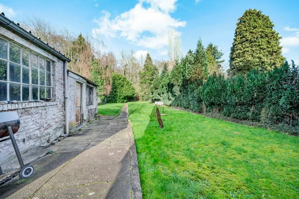 Aed - Three-Faced House with Garden in Herstal